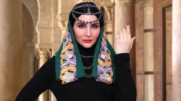 فیلم آوازخوانی نورا هاشمی در پشت صحنه تئاتر 