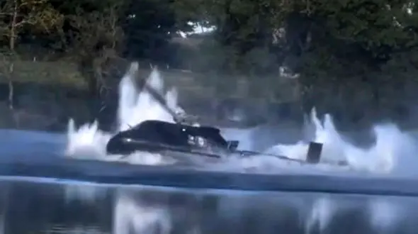 بالگرد آبپاش فرانسه هنگام عملیات اطفای حریق به دریاچه سقوط کرد + فیلم