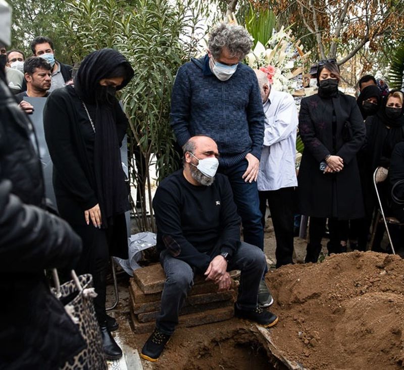 مهران مهام در مراسم زنده یاد زهره فکور صبور 