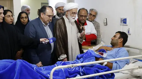 دلجویی نماینده ویژه رهبر انقلاب از مجروحین و حادثه‌دیدگان بندر شهید رجایی