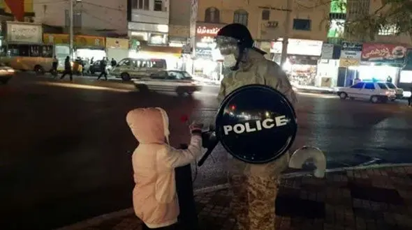 مردم شهر قدس با تقدیم گل از حافظان امنیت تقدیر کردند