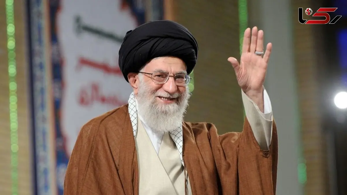 فیلم / پاسخ هوشمنده و جالب رهبر انقلاب  به طلبه ای که دنبال سفره افطار می گشت!/ جوابی که به خنده رهبری و حضار منجر شد