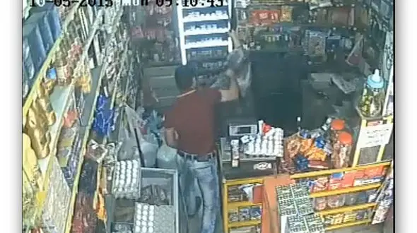 کلیپ کوتاه حمله وحشیانه به فروشنده زن در تهران +پلیس از مردم برای دستگیری مرد خطرناک کمک خواست+عکس