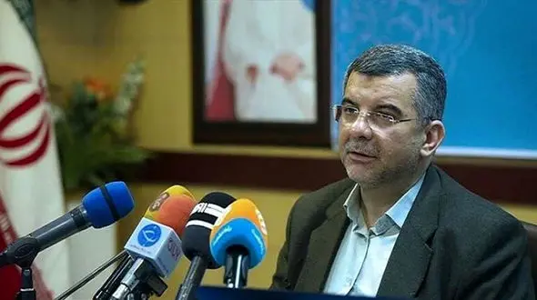 فیلمی از عطسه شدید  معاون وزیر بهداشت در برنامه زنده تلویزیونی