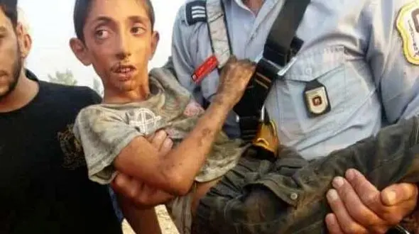 عکس تلخ از پسر 9 ساله که توسط مادرش به چاه انداخته شده بود / در کازرون رخ داد