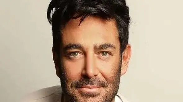 استایل های متفاوت ۲۰ سال پیش محمدرضا گلزار / رونمایی از قاب‌های دیده‌نشده و خاطره‌انگیز پشت‌صحنه «کلاغ‌پر»