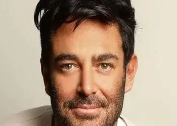 استایل های متفاوت ۲۰ سال پیش محمدرضا گلزار / رونمایی از قاب‌های دیده‌نشده و خاطره‌انگیز پشت‌صحنه «کلاغ‌پر»