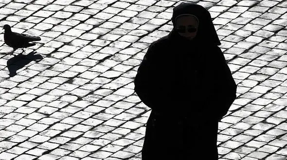 اعتراف به گناه یک زن / من تسلیم شدم اما مرا به سکوت واداشتند !