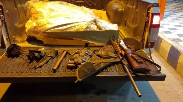 شکار گراز وحشی در کرمانشاه/ دو شکارچی متخلف دستگیر شدند + عکس