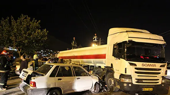 انحراف و برخورد رعب آور تانکر با 3 خودرو در شیراز + عکس 