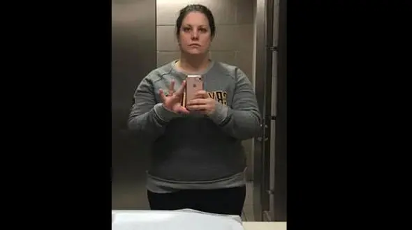 خندهای تمسخر آمیز پیرمرد بی شرم در هواپیما / زن 2 تنی خجالت زده شده+ عکس