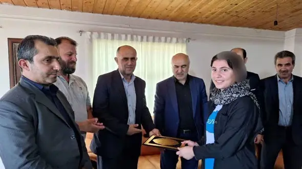 تصویر و جزئیات تازه از جنجال تقدیر از ورزشکار دختر بی‌حجاب