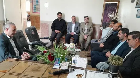 دیدار رییس دادگستری و دادستان شهرستان هشترود از آموزش و پرورش هشترود به مناسبت گرامیداشت هفته معلم