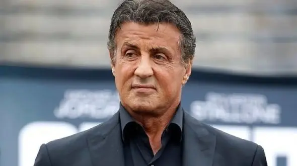 فیلم آواز شاد ! /  برا ی بازیگر راکی آهنگ فارسی شماعی زاده گذاشتن از خودش دراومد یه قر و اطواری ریخت دیدنی !