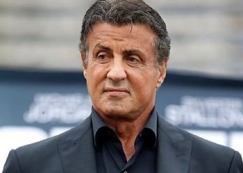 فیلم آواز شاد ! /  برا ی بازیگر راکی آهنگ فارسی شماعی زاده گذاشتن از خودش دراومد یه قر و اطواری ریخت دیدنی !