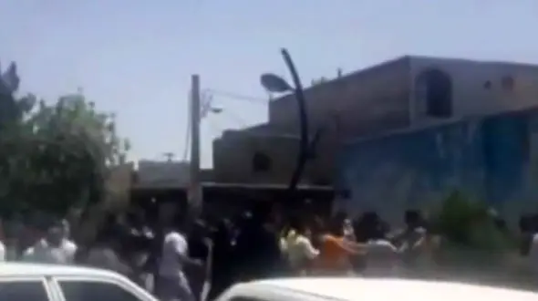 راز خرید و فروش رای در انتخابات باقرشهر و کهریزک لو رفت / یک بسته تریاک برای یک رای! + فیلم 