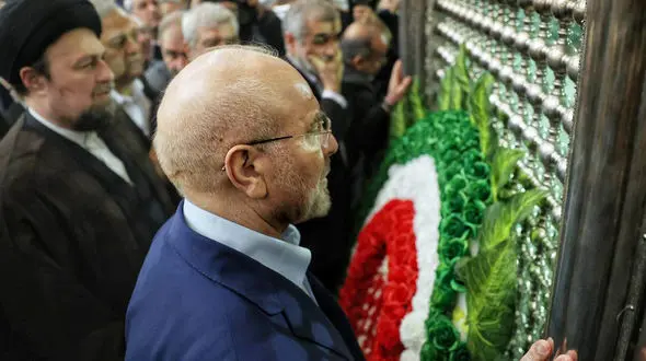 قالیباف: نشنیدن صدای مردم یعنی هول دادن آنها به سمت دشمن/ تجدید میثاق نمایندگان با بنیانگذار انقلاب اسلامی