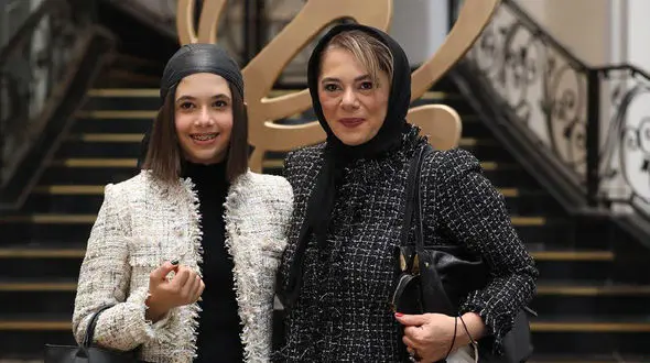 حضور مستانه مهاجر و دخترش در اکران جوجه تیغی