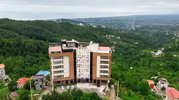 مجتمع آپارتمانی روستای «اربه کله» رامسر تخریب می شود