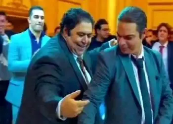 فیلم آواز شاد/ سعید پور صمیمی آوردن تو کار چه رقصی تو عروسی پسرش میکنه