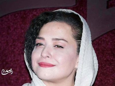 عکس/ استایل و ژست‌های مهراوه شریفی‌نیا در افتتاحیه‌ی جشنواره / از 25 سالگی تا حالا تکون نخورده !