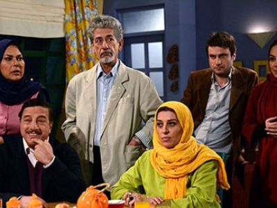فیلم/  یادی کنیم از سریال «فرندز» ورژن ایرانی با اسم عشق تعطیل نیست / گلزار شبیه نقش جویی "دوستان" شده