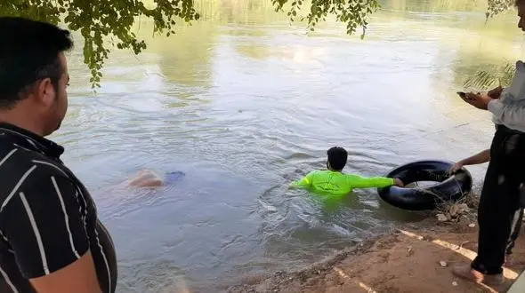 انتقال جسد جوان بی هویت غرق شده به سردخانه / در شوشتر رخ داد