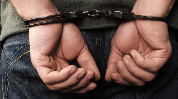 دستگیری مجرم فراری در شوش به همراه چاقو و اسپری اشک آور