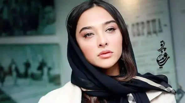 ژست لاتی آناهیتا درگاهی در ملاء عام / عجیب اما واقعی!