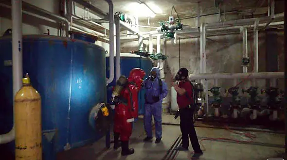 سقوط درخت روی ماشین شاسی بلند مرد تهرانی + عکس ها