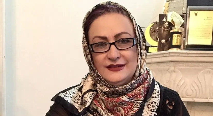 نگاهی به چیدمان  خانه شیک و اصیل مریم امیرجلالی با  رنگ و بوی ایران قدیم داره/ از پرده های سرتاسری تا دکوری عتیقه
