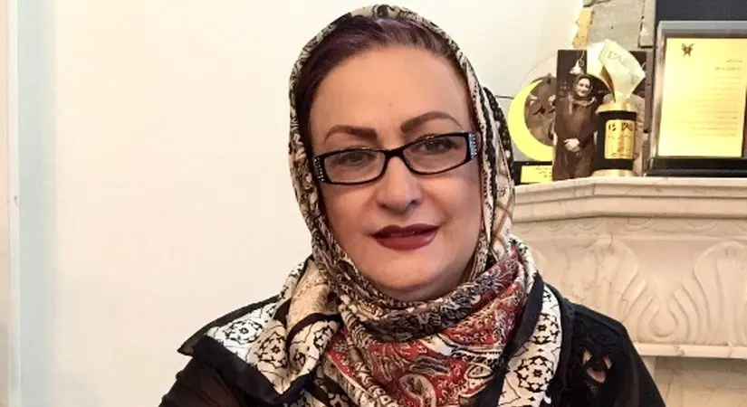 نگاهی به چیدمان  خانه شیک و اصیل مریم امیرجلالی با  رنگ و بوی ایران قدیم داره/ از پرده های سرتاسری تا دکوری عتیقه