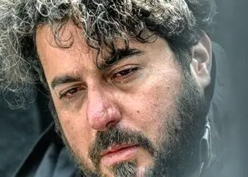 عکس ها  / مراسم ختم مادر محسن کیایی / از حضور پررنگ بازیگران زن و مرد بهاره افشاری تا فرهاد اصلانی و ...تا  میز عزای ساده  کیک یزدی و شمع مشکی وتاج گل اعیانی فرهاد اصلانی