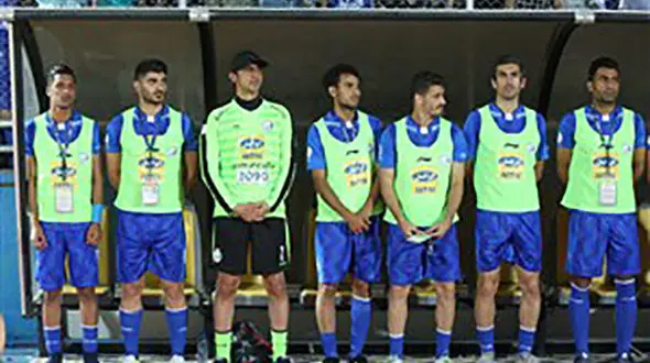 یک جای خالی برای چهار استقلالی