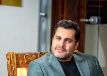 امیرمحمد زند: تقدیر و تشکر میکنم از مسئولین محترم به خاطر این قطعی‌ برق ، فقط زحمت بکشید یه کاری کنید گاز هم بره که کلا یه سره بشیم
