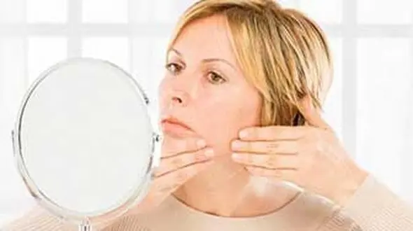 دلیل جوش زدن زنان در میانسالی چیست؟