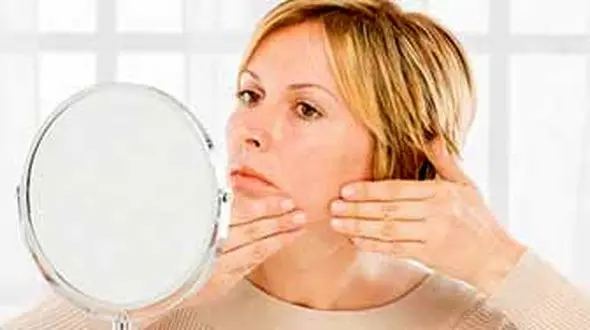 دلیل جوش زدن زنان در میانسالی چیست؟