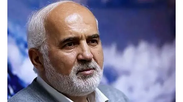 برخی یک دقیقه سخنرانی سیاسی ندارند ولی خودشان را رجل سیاسی می دانند