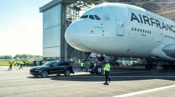  پورشه حریف هواپیمای ایرباس شد + فیلم و عکس