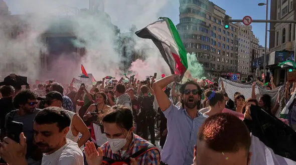 Spain’s Prime Minister Urges Ban on Israel from International Sports Following Vuelta a España Disruption + Video