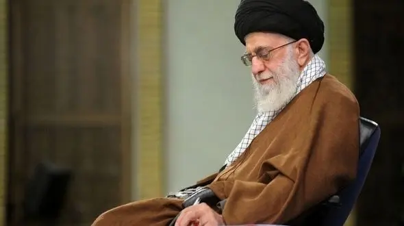 نظر آیت الله خامنه ای درباره پوشیدن لباس مارک آمریکایی