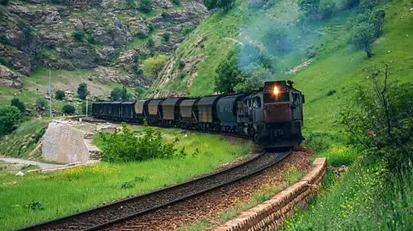 سفر به تاریخ / زیباترین و هیجانی ترین راه آهن ایران در قلب زاگرس + فیلم