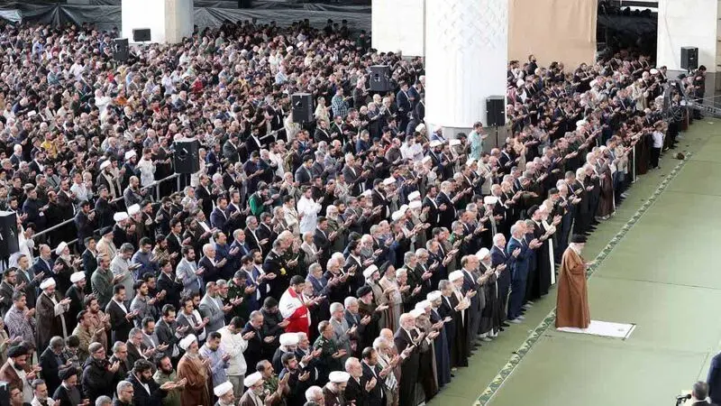 حضرت آیت الله خامنه‌ای ، امروز (دوشنبه۱۱ فروردین ۱۴۰۴) در خطبه نماز عید سعید فطر 