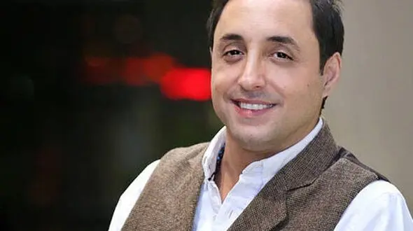 بازیگر سریال دودکش عزادار شد / امیرحسین رستمی در سوگ !