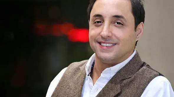 بازیگر سریال دودکش عزادار شد / امیرحسین رستمی در سوگ !