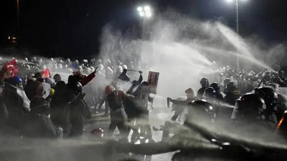 1300 معترض در ترکیه بازداشت شدند/ اردوغان مخالفانش را با تروریستها تهدید کرد