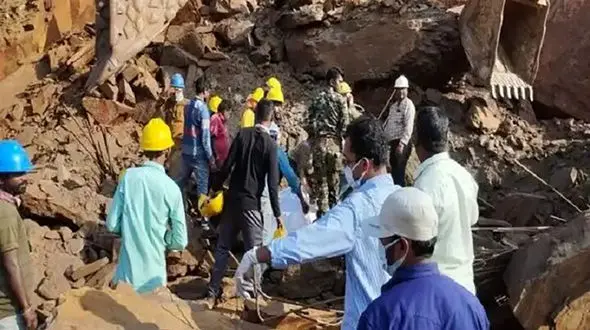 زمین 6 زن و مرد را بلعید و کشت 