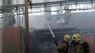 آتش سوزی در کارگاه تولید قفسه‌ +  عکس و فیلم