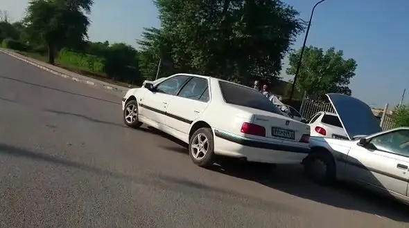 دزدی لوازم خودرو در روز روشن/ سارقان آبادانی پرشیا سوار بودند+ فیلم