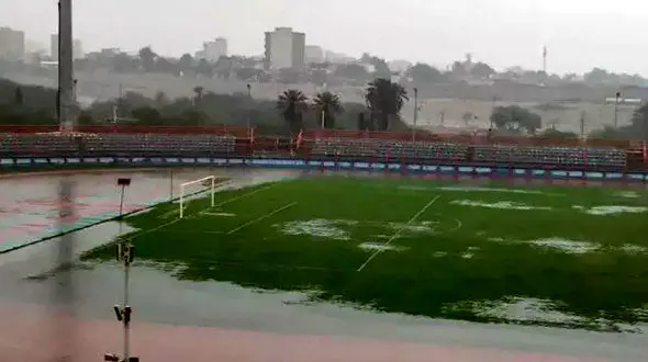 ورزشگاه محل بازی فولاد_ استقلال زیر آب رفت + عکس
